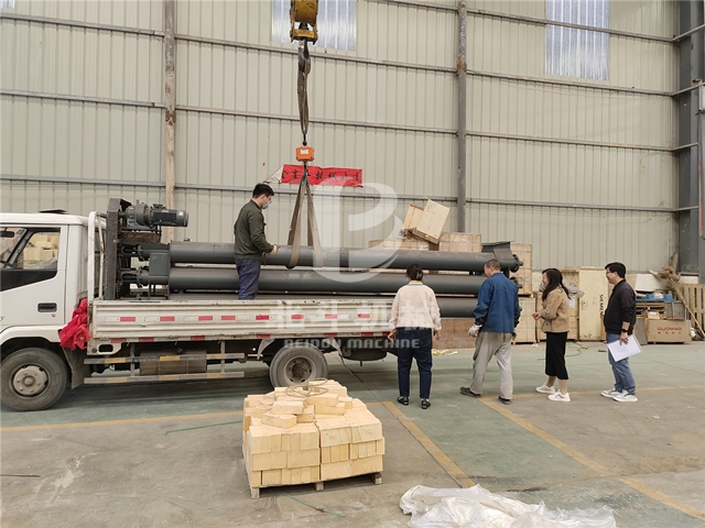 北斗機械冷炭機得到客戶認可,裝車發往濟源